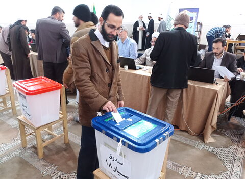 تصاویری از دومین روز انتخابات نهمین دوره مجمع نمایندگان طلاب