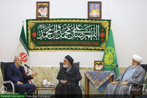 بالصور/ وزير الداخلية الإيراني يلتقي بمراجع الدين والعلماء بمدينة قم المقدسة