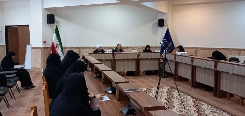 پایاننامه «بررسی رابطه عبودیت با تقرب الهی از منظر قرآن کریم» دفاع شد