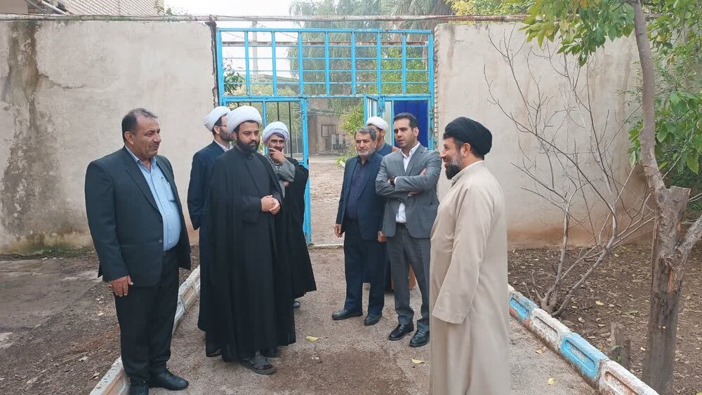 بازدید شهردار و اعضای شورای شهر اندیمشک از مدرسه علمیه امام صادق (ع) + عکس