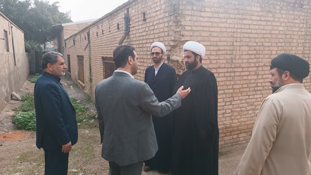 بازدید شهردار و اعضای شورای شهر اندیمشک از مدرسه علمیه امام صادق (ع) + عکس