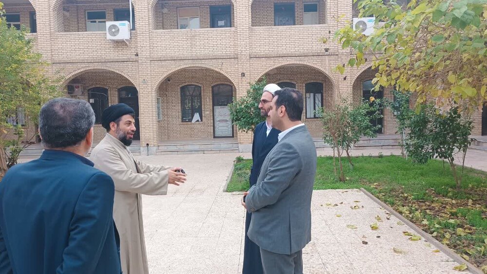 بازدید شهردار و اعضای شورای شهر اندیمشک از مدرسه علمیه امام صادق (ع) + عکس