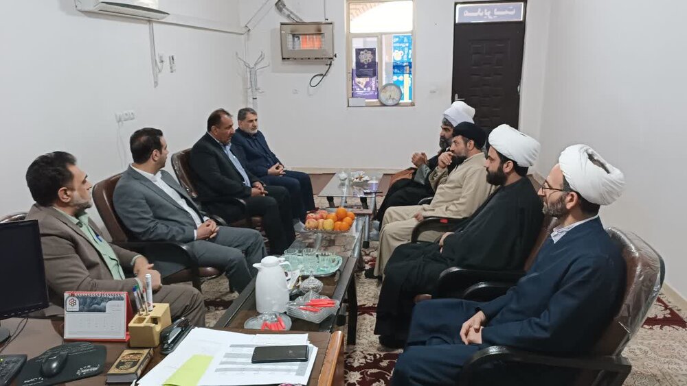 بازدید شهردار و اعضای شورای شهر اندیمشک از مدرسه علمیه امام صادق (ع) + عکس