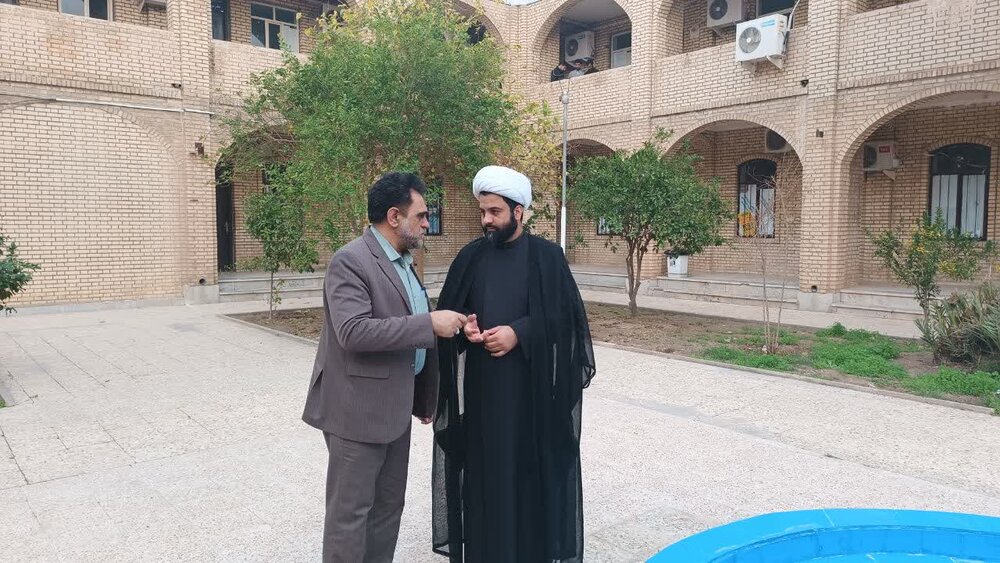 بازدید شهردار و اعضای شورای شهر اندیمشک از مدرسه علمیه امام صادق (ع) + عکس