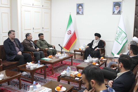 تصاوی / دیدار دکتر سلاجقه رئیس سازمان حفاظت محیط زیست با آیت الله حسینی بوشهری