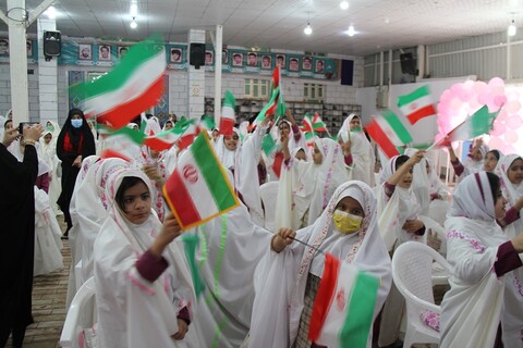 جشن تکلیف دختران کلاس سومی شهر چغادک با حضور مدیر حوزه علمیه استان
