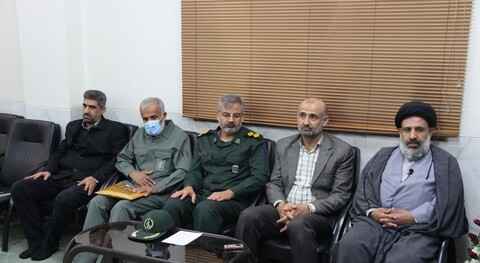 دیدار کارکنان دفتر نمایندگی ولی فقیه در سپاه بوشهر با نماینده ولی فقیه