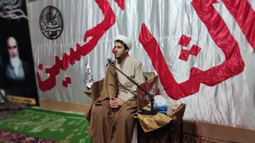 دشمن به دنبال از بین بردن عفت و حیا در جامعه است