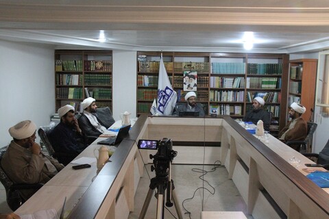 نشست تبیین بیانیه گام دوم انقلاب در حوزه علمیه بوشهر