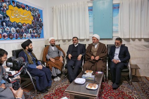 بازدید وزیر فرهنگ و ارشاد اسلامی از مدرسه علمیه حقانی