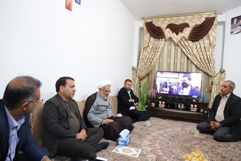 زنده نگهداشتن یاد شهدا در جامعه یک ارزش فرهنگی است