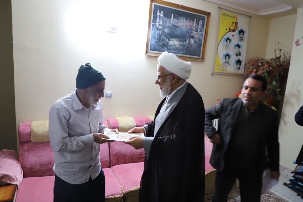 زنده نگهداشتن یاد شهدا در جامعه یک ارزش فرهنگی است