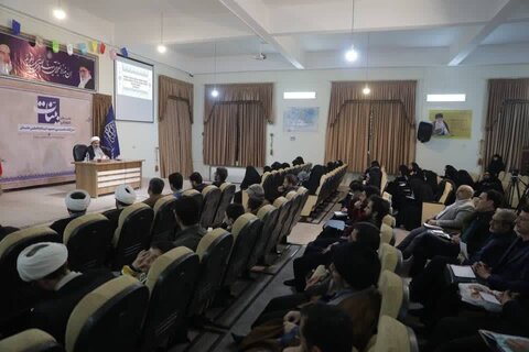 تصاویر/ نخستین جلسه «محفل خانوادگی بیّنات» با موضوع «شرح کتب تفسیری رهبر معظم انقلاب» در مشهد