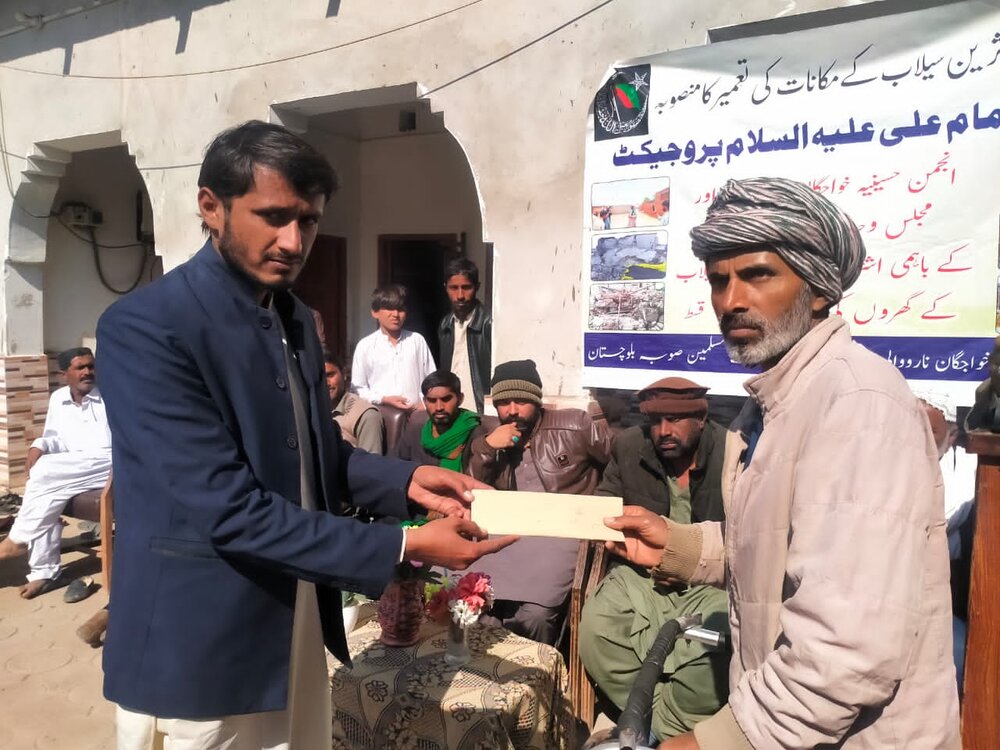 جیکب آباد میں متاثرین سیلاب کے مکانات کی تعمیر کی پہلی قسط تقسیم