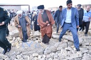 فیلم| حضور نماینده ولی فقیه و مدیر حوزه علمیه آذربایجان غربی در مناطق زلزله زده خوی