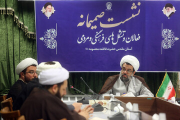 آستان مقدس قم نسبت به دغدغه‌های انقلاب بی‌توجه نیست