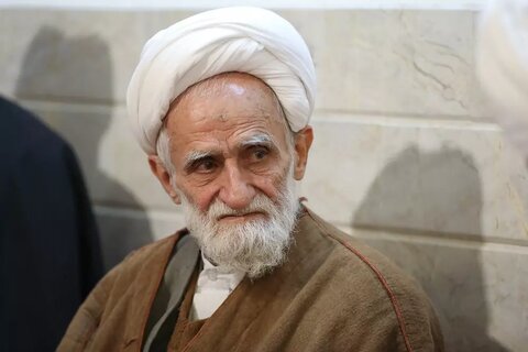 تصاویر / نشست صمیمانه روحانیان و طلاب نخبه و دیدار با دو تن از علمای قزوینی در شهر مقدس قم