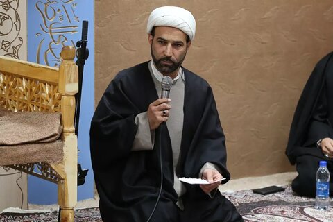 تصاویر / نشست صمیمانه روحانیان و طلاب نخبه و دیدار با دو تن از علمای قزوینی در شهر مقدس قم