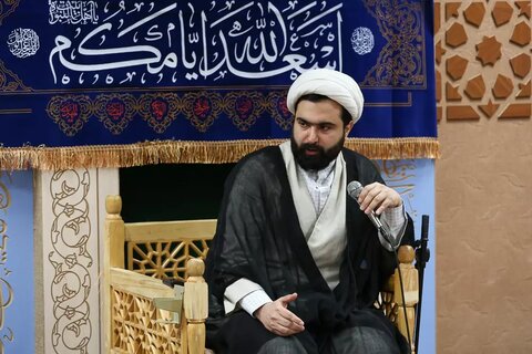تصاویر / نشست صمیمانه روحانیان و طلاب نخبه و دیدار با دو تن از علمای قزوینی در شهر مقدس قم