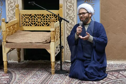 تصاویر / نشست صمیمانه روحانیان و طلاب نخبه و دیدار با دو تن از علمای قزوینی در شهر مقدس قم