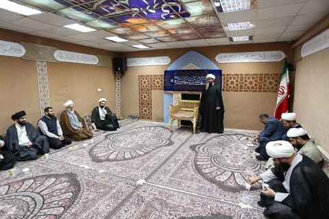 تصاویر / نشست صمیمانه روحانیان و طلاب نخبه و دیدار با دو تن از علمای قزوینی در شهر مقدس قم