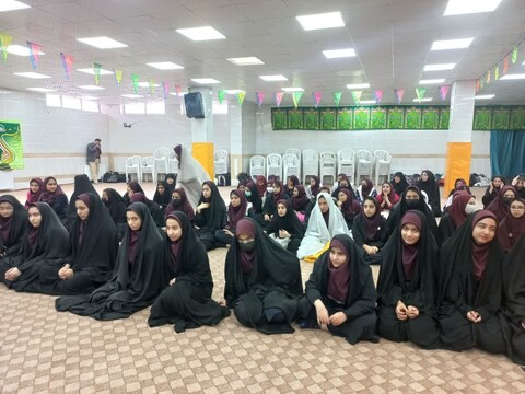 تصاویر/ حضور امام جمعهآران وبیدگل در جمع دانش آموزان مدرسه دخترانه نیکان