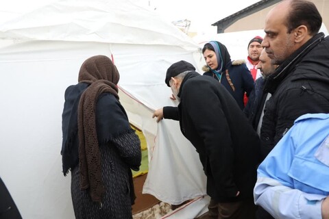 تصاویر/ بازدید وزیر کشور از چادرهای اسکان اضطراری
