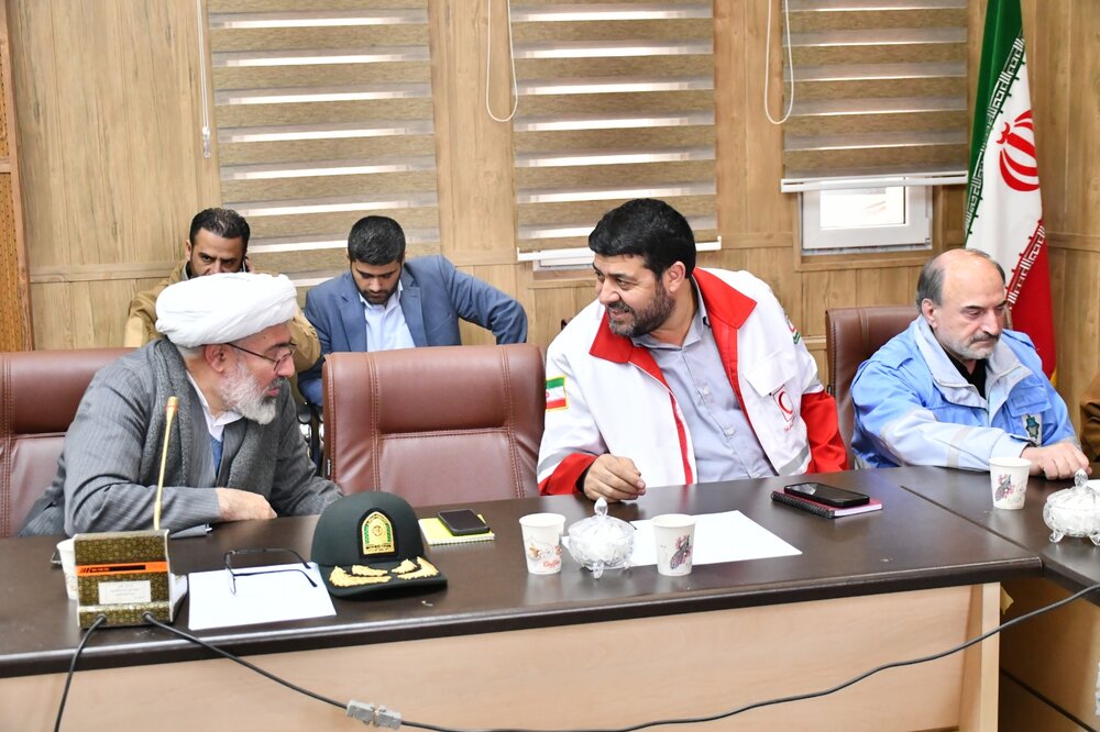 حوزه علمیه خوی پایگاه پشتیبانی زلزله زدگان شد