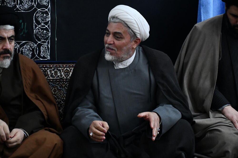 حوزویان پای کار زلزلهزدگان خوی | تشکیل جلسه ستاد بحران حوزوی در کف میدان امدادرسانی