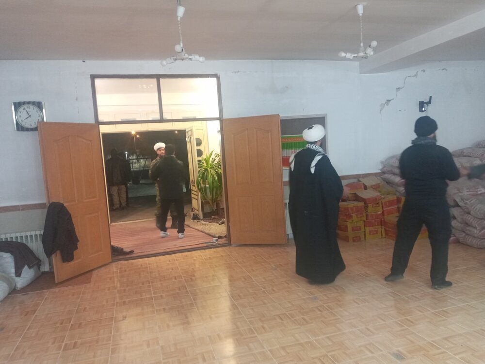 اینجا میدان جهاد خدمت است