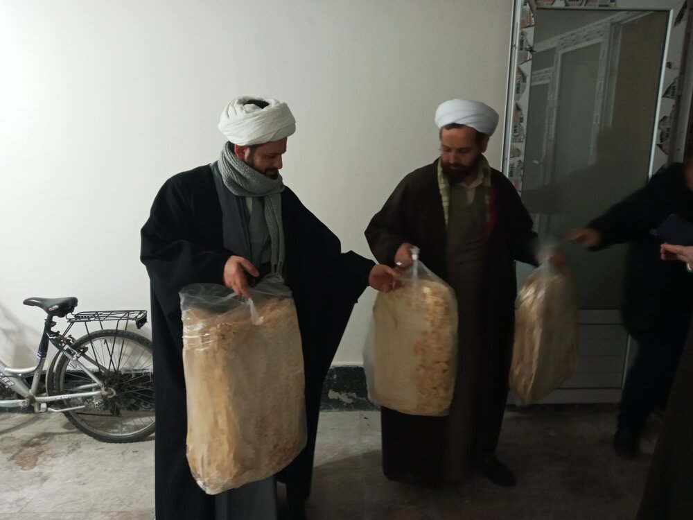 اینجا میدان جهاد خدمت است