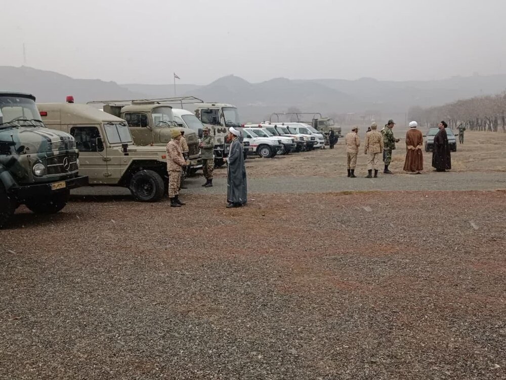 طلاب پای کار خدمت رسانی به زلزله زدگان / از طبخ غذا تا شناسایی و رفع نیازها