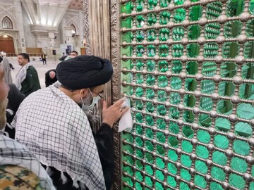 عطرافشانی مرقد امام راحل با گلاب ناب کاشان + عکس