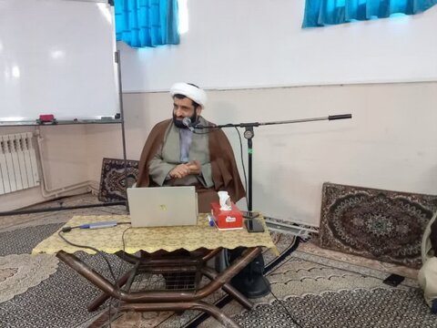 تصاویر/ برگزاری دوره دانش افزایی فضای مجازی در مدرسه علمیه امام صادق (ع) بیجار