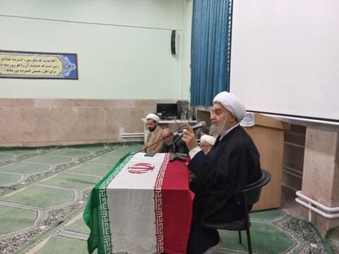 تصاویر/ حضور امام جمعه آران و بیدگل در هنرستان دخترانه شهید صالح یار