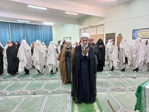 تصاویر/ حضور امام جمعه آران و بیدگل در هنرستان دخترانه شهید صالح یار