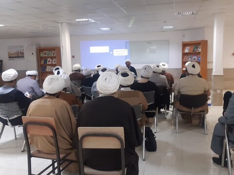 تصاویر/ برگزاری نخستین دوره تربیت مربی بیانیه گام دوم انقلاب درمدرسه امام خمینی (ره) کاشان