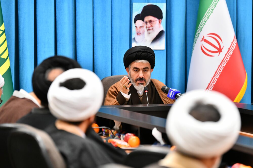 حوزه و روحانیت تا آخر کنار مردم زلزله زده خوی می ماند