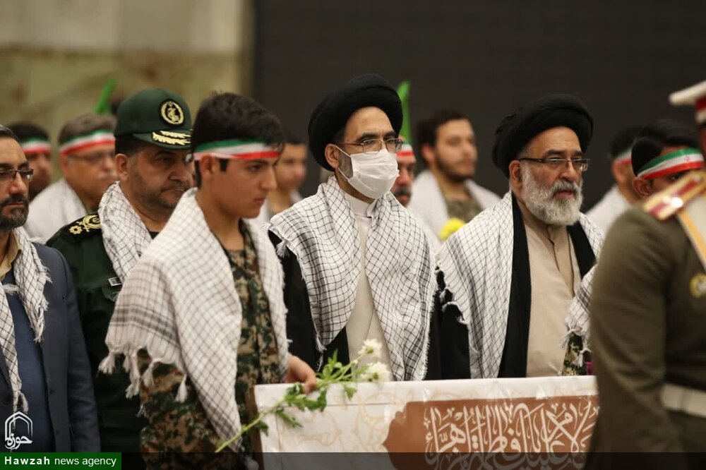 عطرافشانی مرقد امام راحل با گلاب ناب کاشان + عکس