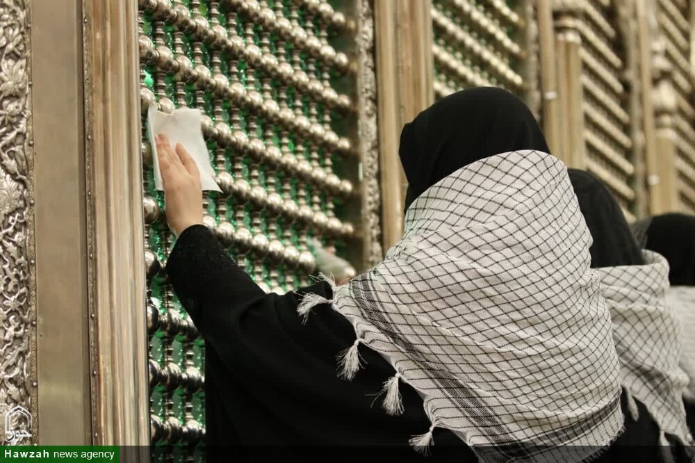 عطرافشانی مرقد امام راحل با گلاب ناب کاشان + عکس