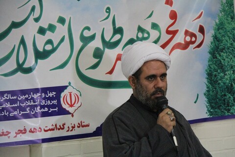 نواخته شدن زنگ انقلاب توسط مدیر حوزه علمیه بوشهر