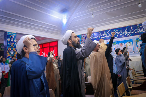تصاویر/تصاویر زنگ انقلاب در مدرسه علمیه النبی (ص) بندرعباس نواخته شد