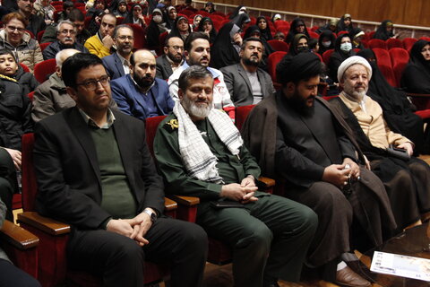 تصاویر / آیین رونمایی کتاب لبخند ماه با حضور مدیر حوزه علمیه استان قزوین