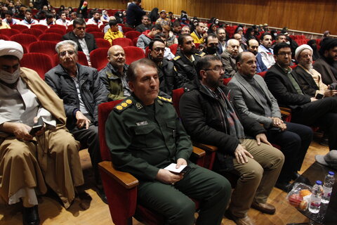 تصاویر / آیین رونمایی کتاب لبخند ماه با حضور مدیر حوزه علمیه استان قزوین