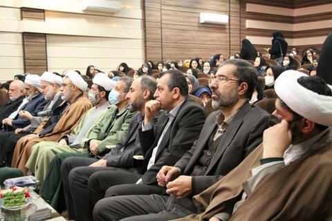 بالصور/ إقامة مؤتمر تحت عنوان "الحجاب والعفاف الفاطمي" في سنندج غربي إيران