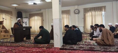 تصاویر/ دیدار و گفت و گو مسئول سازمان بسیج طلاب و روحانیون استان آذربایجان شرقی با طلاب مدرسه علمیه ولیعصر(عج) تبریز