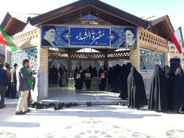 مراسم میهمانی لاله‌ها و گلباران و عطرافشانی مزار شهدای گمنام جامعةالزهرا (س)