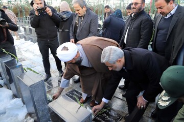 تصاویر / آیین غبارروبی مزار مطهر شهدا در همدان