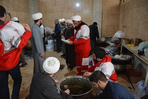 تصاویر/آشپزخانه مرکزی طلاب جهادی درمناطق زلزله زده خوی