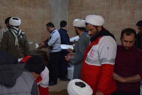 تصاویر/آشپزخانه مرکزی طلاب جهادی درمناطق زلزله زده خوی